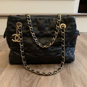 Chanel handbag Caviar with gold chain
